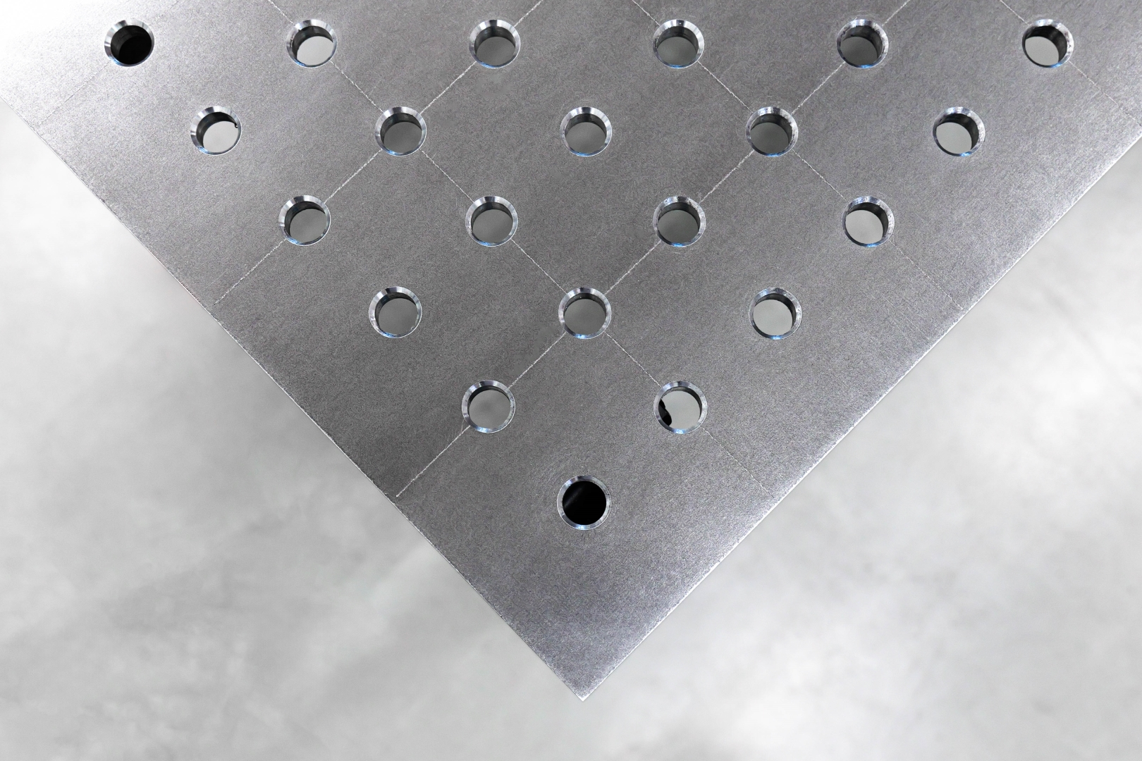 Stół Spawalniczy BASIC Rozmiar - 2000x1000mm, Siatka - 50x50mm, System - Φ16