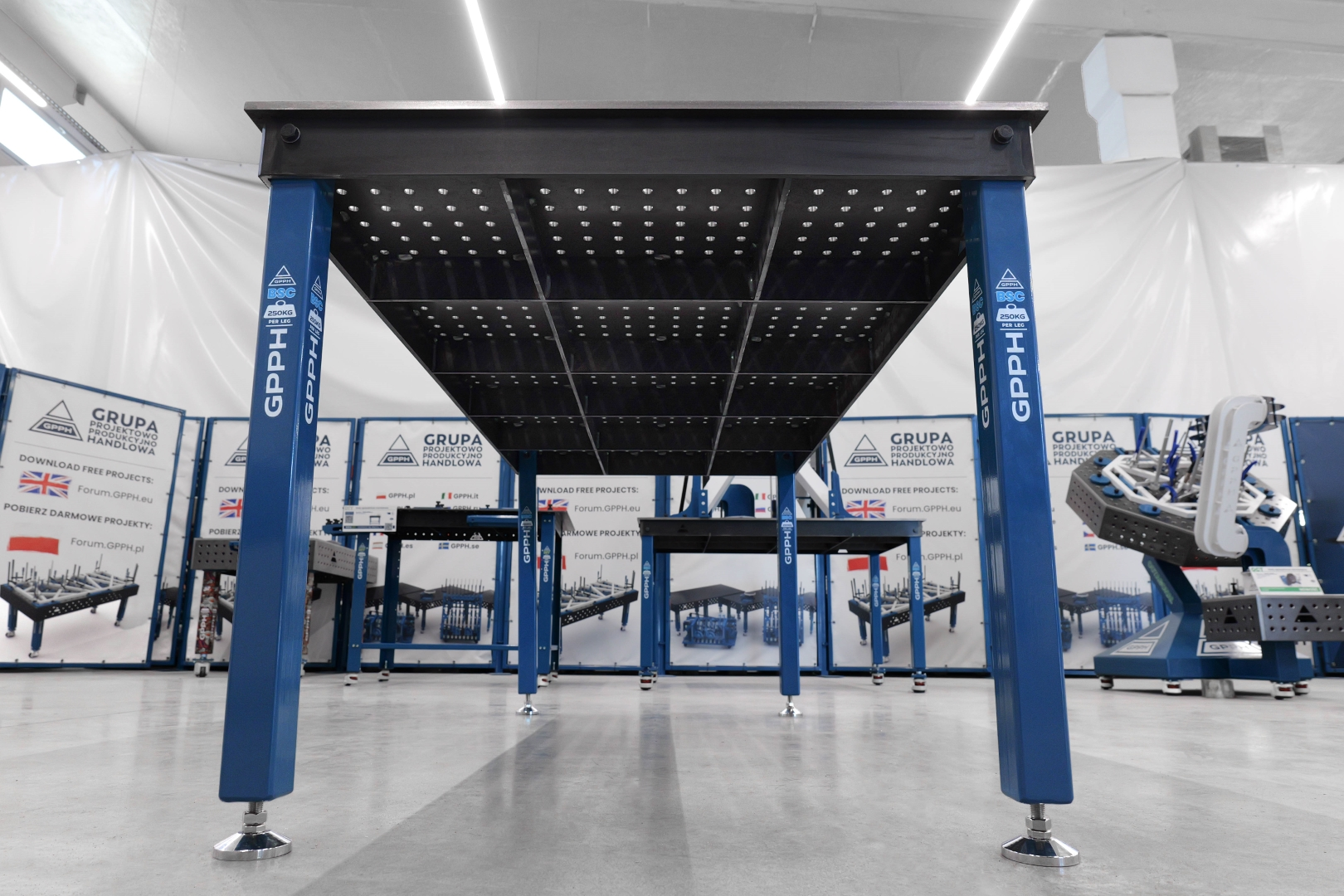 Stół Spawalniczy BASIC Rozmiar - 2000x1000mm, Siatka - 50x50mm, System - Φ16