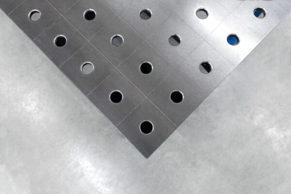 Stół Spawalniczy PLUS Siatka - 100x100mm, System - Φ28, Rozmiar - 2000x1000mm