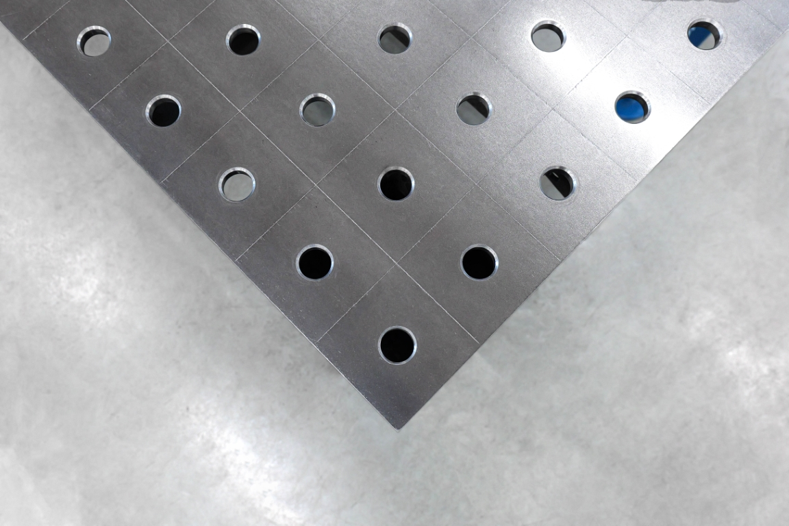 Stół Spawalniczy PLUS Siatka - 100x100mm, System - Φ28, Rozmiar - 2000x1000mm