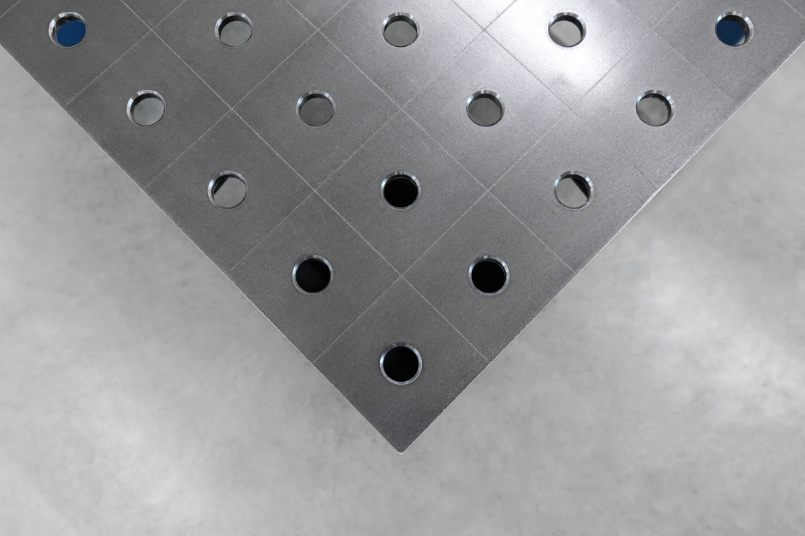 Stół Spawalniczy PLUS Rozmiar - 1000x1000mm, Siatka - 100x100mm, System - Φ28