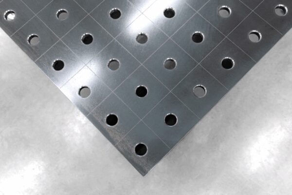 Stół Spawalniczy PLUS Siatka - 100x100mm, System - Φ28, Rozmiar - 1500x1480mm