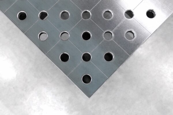 Stół Spawalniczy PRO Siatka - diagonalna, System - Φ28, Rozmiar - 1500x1480mm,