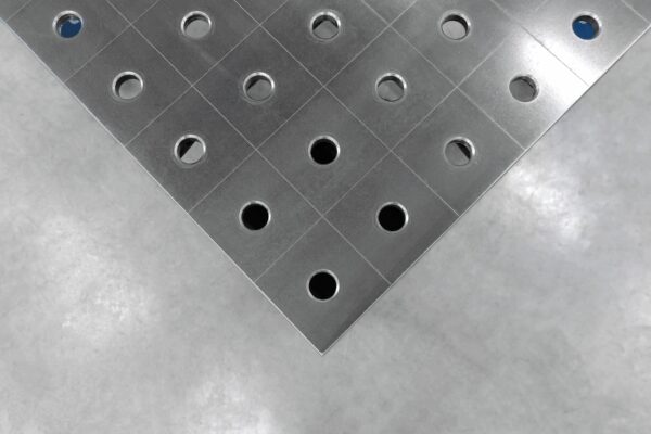 Stół Spawalniczy PRO Rozmiar - 1000x1000mm, Siatka - 100x100mm, System - Φ28