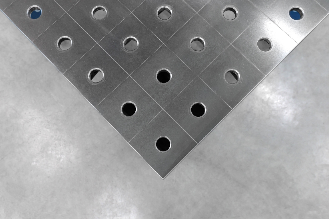 Stół Spawalniczy PRO Rozmiar - 1000x1000mm, Siatka - 100x100mm, System - Φ28