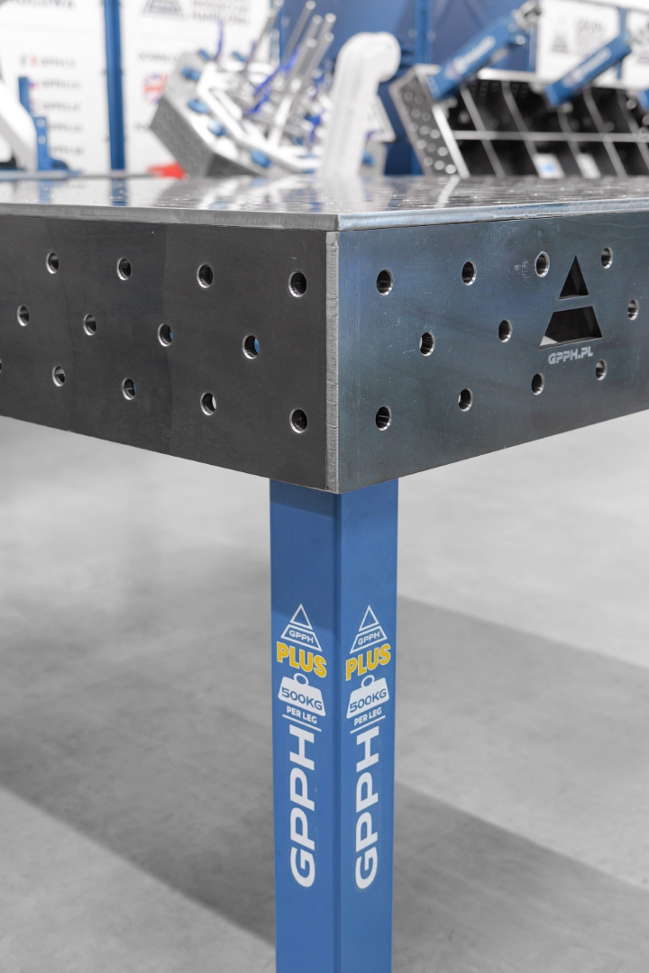 Stół Spawalniczy PLUS 1500x1480 mm – System otworów φ16, siatka 100x100 mm