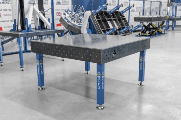Stół Spawalniczy PLUS 1500x1480 mm – System otworów φ16, siatka 100x100 mm
