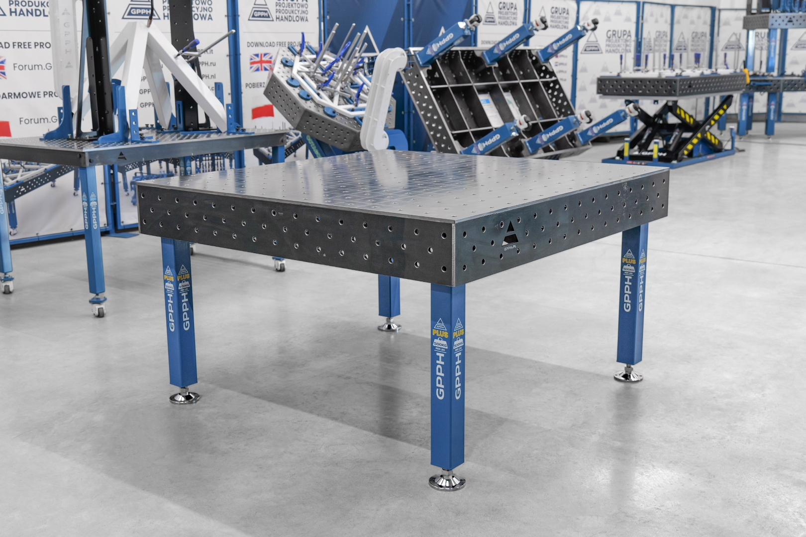 Stół Spawalniczy PLUS 1500x1480 mm – System otworów φ16, siatka 100x100 mm