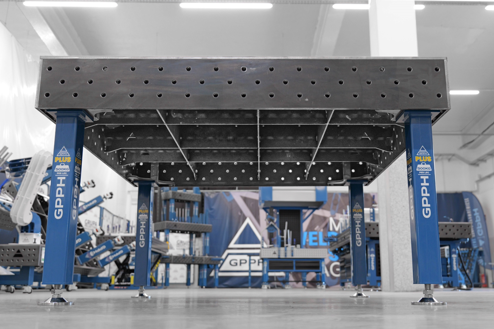 Stół Spawalniczy PLUS 1500x1480 mm – System otworów φ16, siatka 100x100 mm