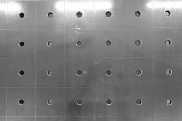 Stół Spawalniczy PLUS 1500x1480 mm – System otworów φ16, siatka 100x100 mm