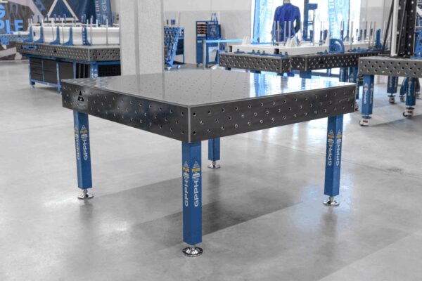 Stół Spawalniczy PLUS 1500x1480 mm – System otworów φ16, siatka 100x100 mm