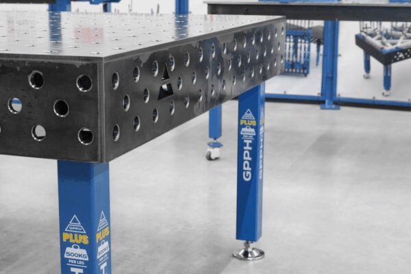 Stół Spawalniczy PLUS 1500x1480 mm – System otworów φ28, siatka 100x100 mm