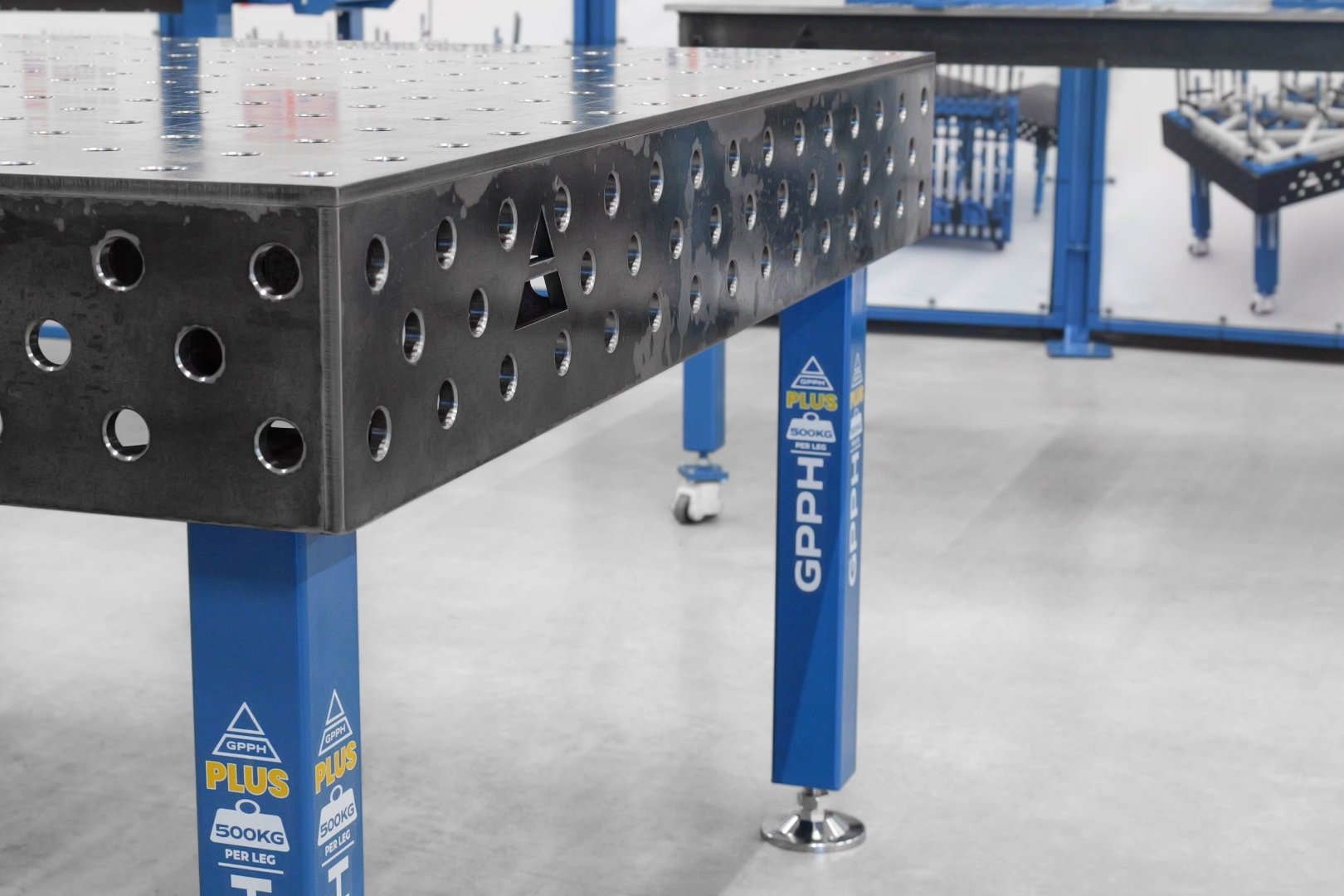 Stół Spawalniczy PLUS 1500x1480 mm – System otworów φ28, siatka 100x100 mm
