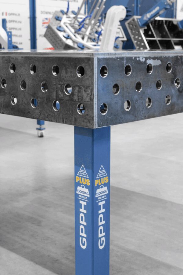 Stół Spawalniczy PLUS 1500x1480 mm – System otworów φ28, siatka 100x100 mm