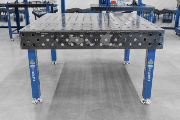 Stół Spawalniczy PLUS 1500x1480 mm – System otworów φ28, siatka 100x100 mm